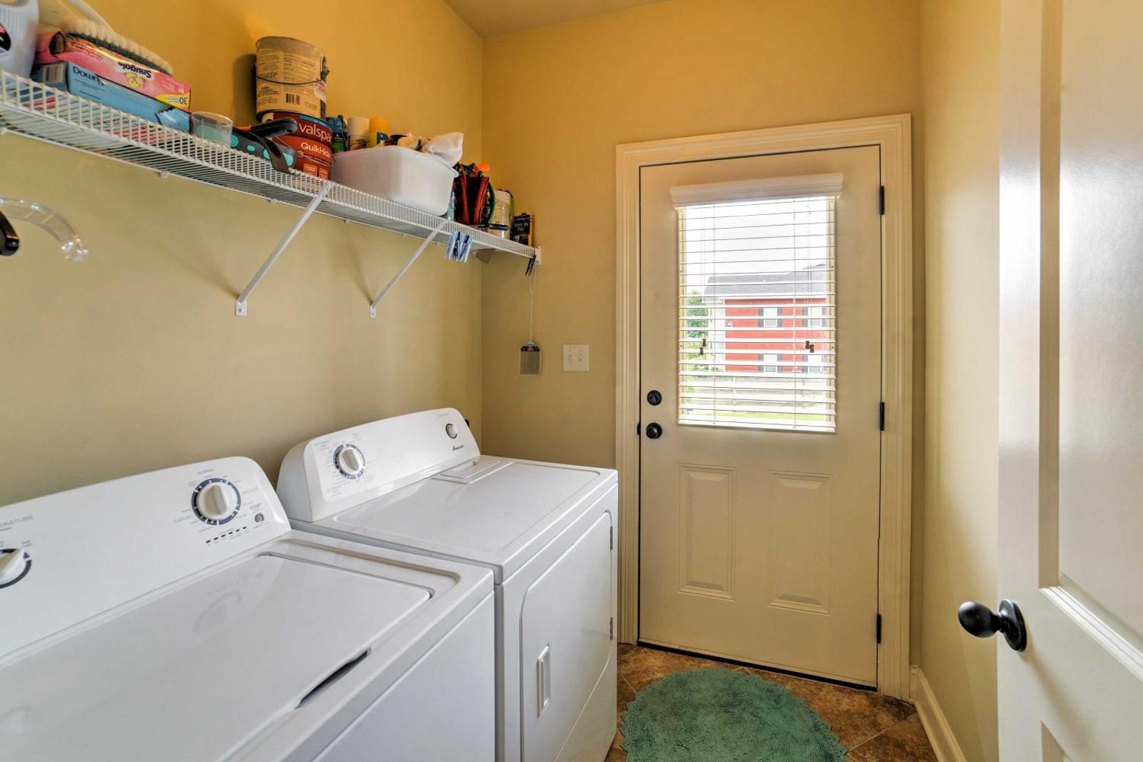 Bright Oxford Townhouse with Pool Access and Patio! Main image 1